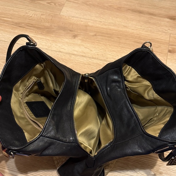 Elegant Coach Tan and Black Women's Bag - Picture 6 of 13